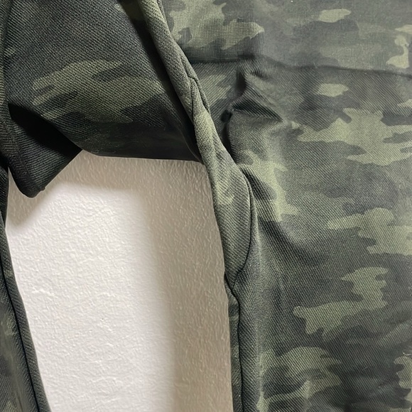 Spanx Seamless Green Camo Leggings Size Large - Picture 3 of 4